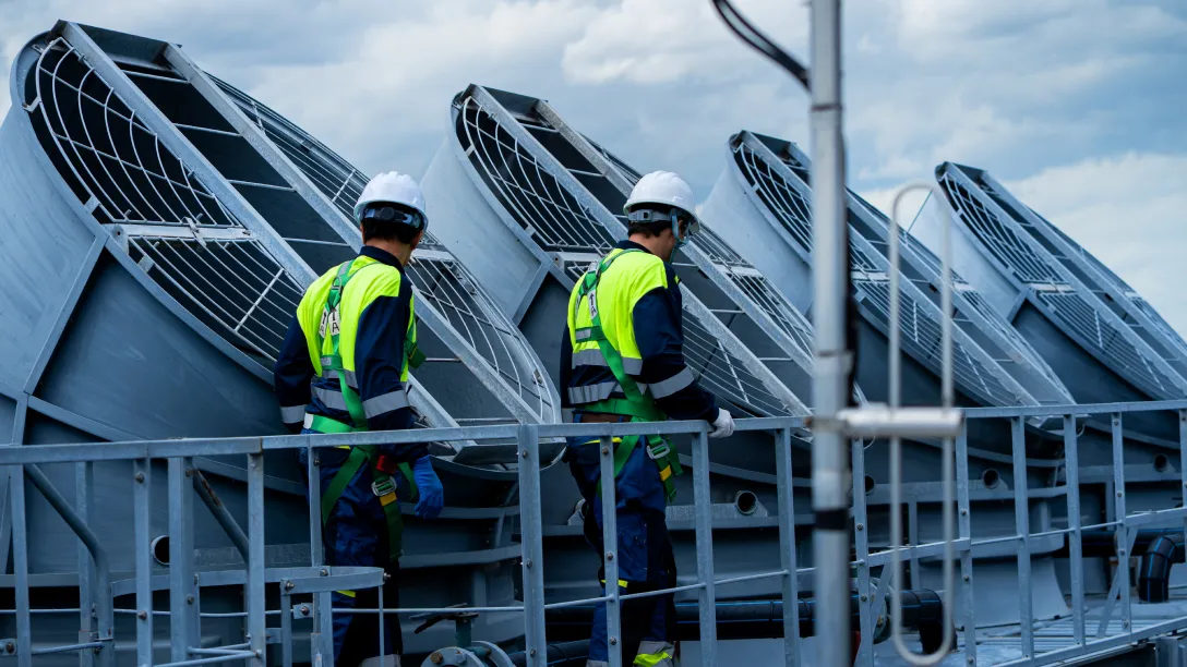 Industrial Spot Cooling: How to Protect Workers and Equipment Without Conditioning the Whole Plant